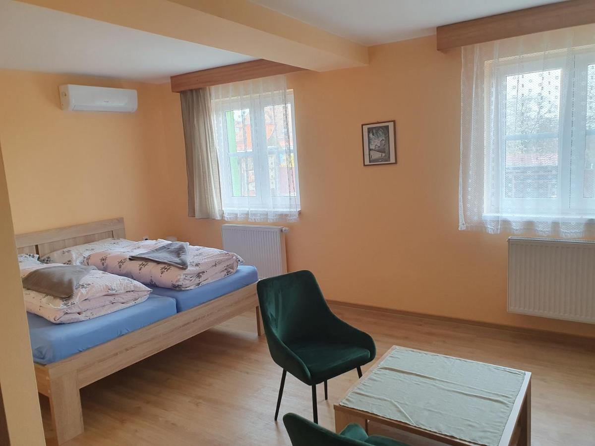 Pension Zeleny Strom Mikulov Ngoại thất bức ảnh